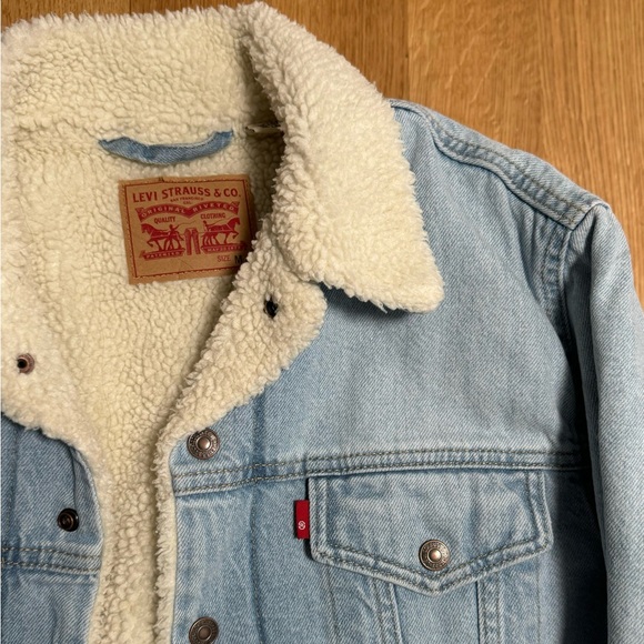Levi’s Oversized Sherpa Jean Jacket - Picture 2 of 6